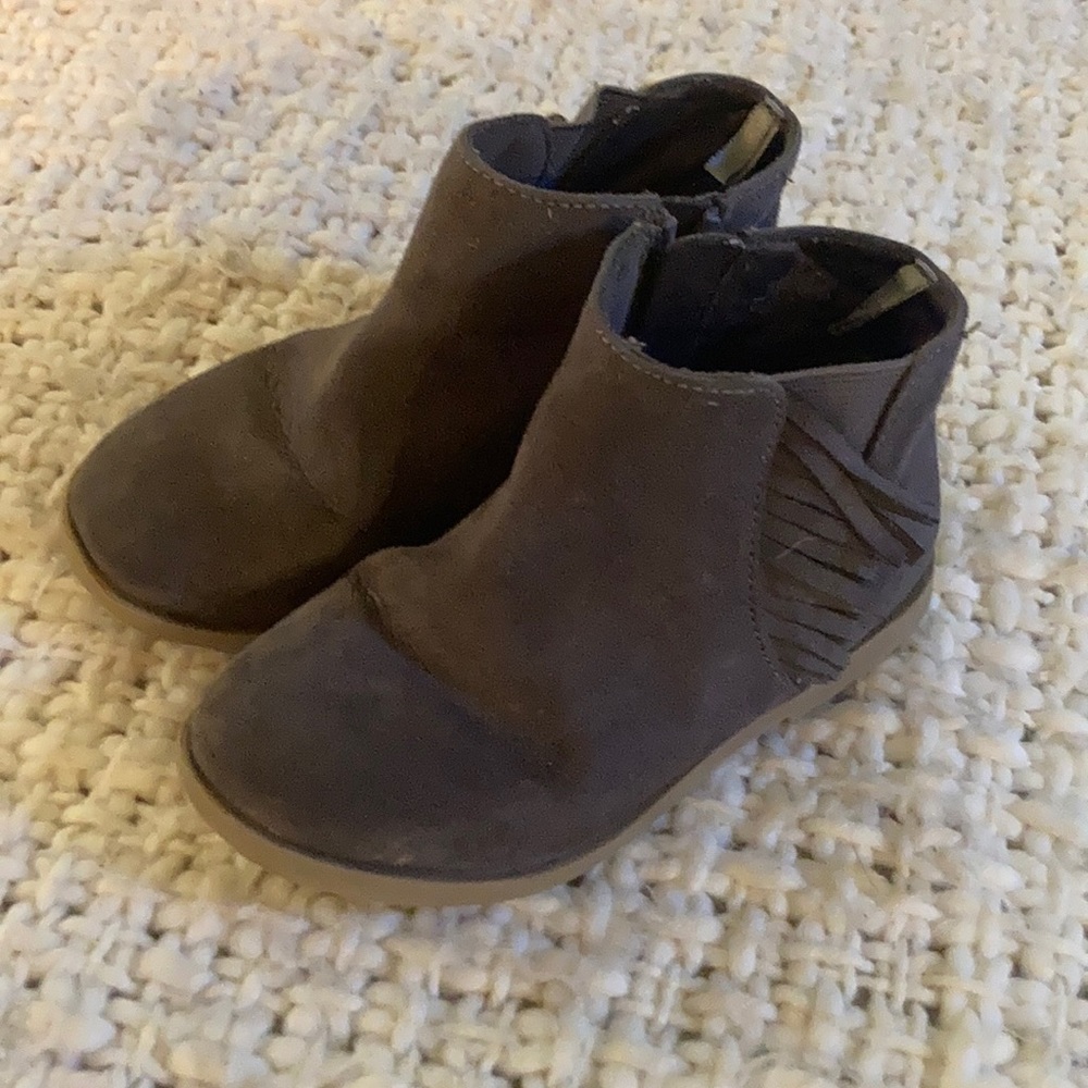 Adorable Old Navy ankle booties WITH tassels 😍